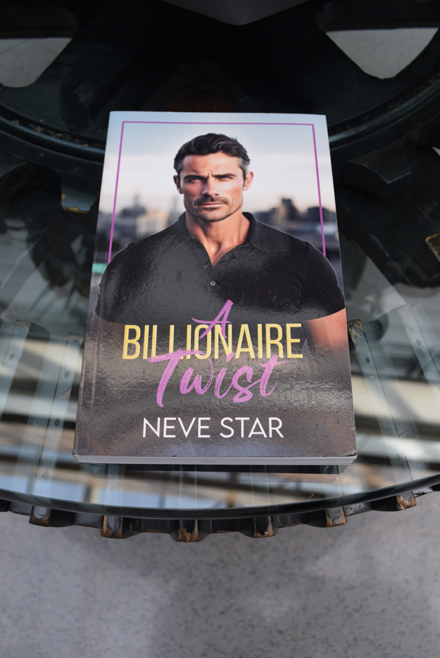 A BILLIONAIRE TWIST (PAPERBACK FORMAT)